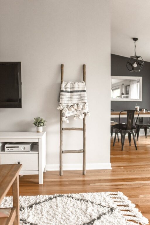Simple Decor Tips for a Cozy and Inviting Living Space